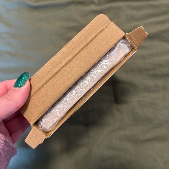 NIP Lilly Pulitzer GWP breast cancer picture frame 💕🩷🙏🏻 - Picture 4 of 5